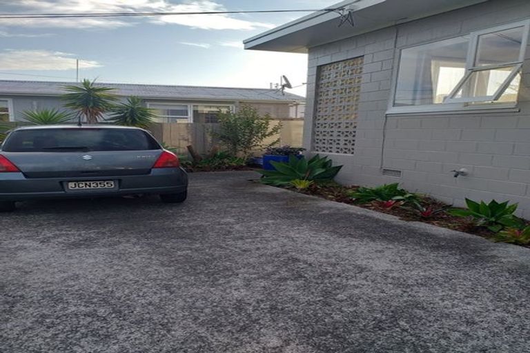 Photo of property in 1/27 Neptune Avenue, Beach Haven, Auckland, 0626