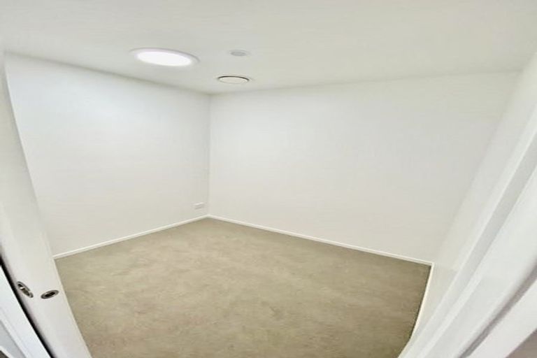 Photo of property in 10 Rauemi Way, Te Atatu South, Auckland, 0610