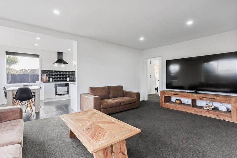 Photo of property in 28 Shetland Street, Woolston, Christchurch, 8062