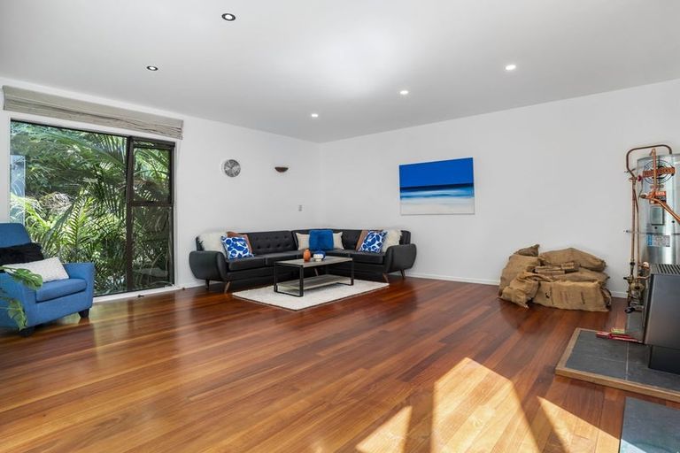 Photo of property in 40 Lone Kauri Road, Karekare, New Lynn, 0772