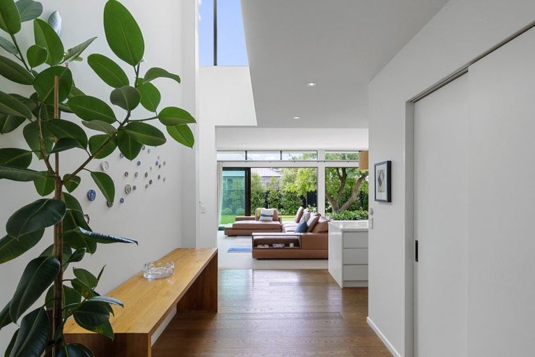 Photo of property in 93 Mays Road, St Albans, Christchurch, 8052