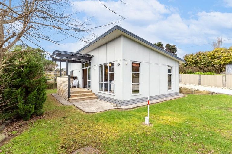 Photo of property in 2a Kokako Road, Otaihanga, Paraparaumu, 5036