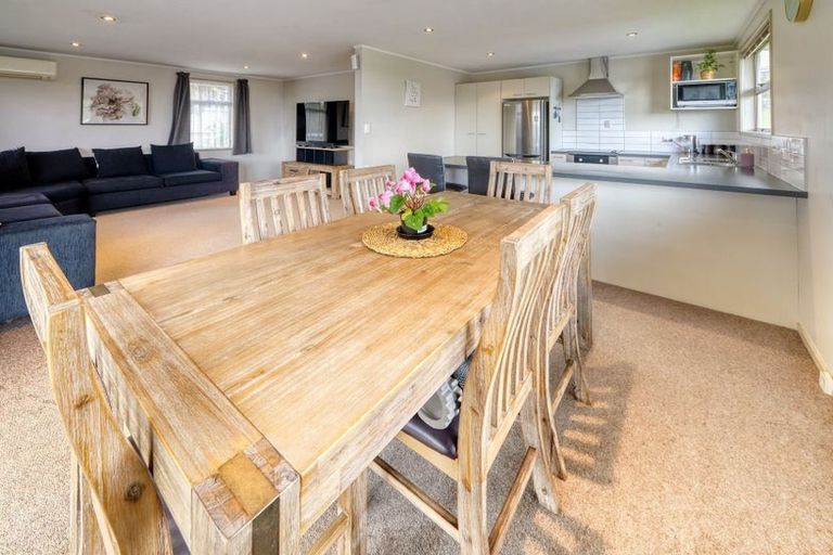 Photo of property in 32 Glenbervie Crescent, Massey, Auckland, 0614