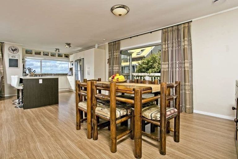 Photo of property in 130 Manuka Road, Bayview, Auckland, 0629
