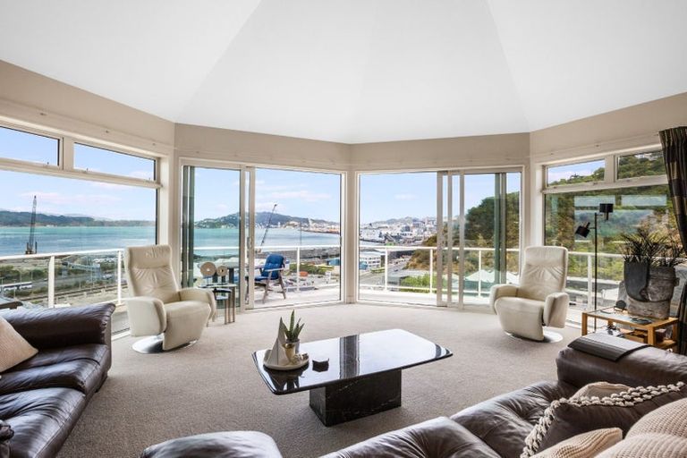 Photo of property in 11 Curnow Way, Kaiwharawhara, Wellington, 6035