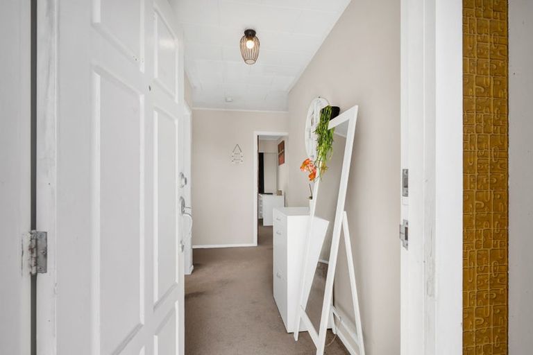 Photo of property in 323 Mangorei Road, Merrilands, New Plymouth, 4312