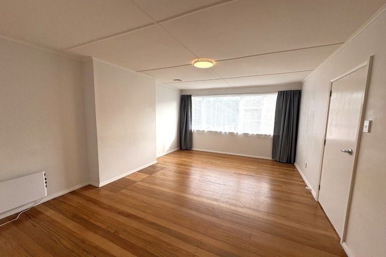 Photo of property in 211 Cambridge Terrace, Naenae, Lower Hutt, 5011