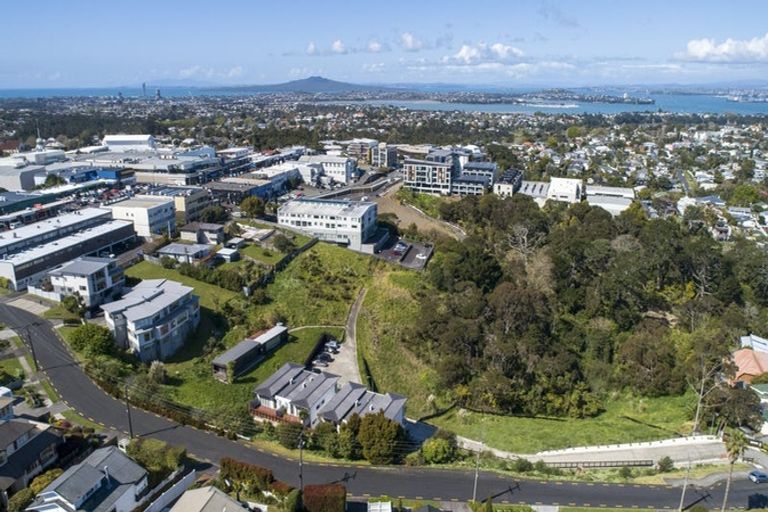 Photo of property in 8b Huka Road, Birkenhead, Auckland, 0626