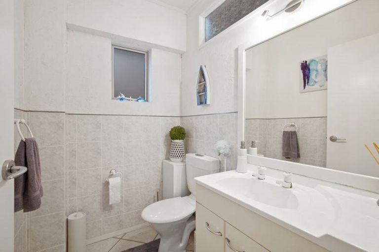 Photo of property in 83a Colwill Road, Massey, Auckland, 0614