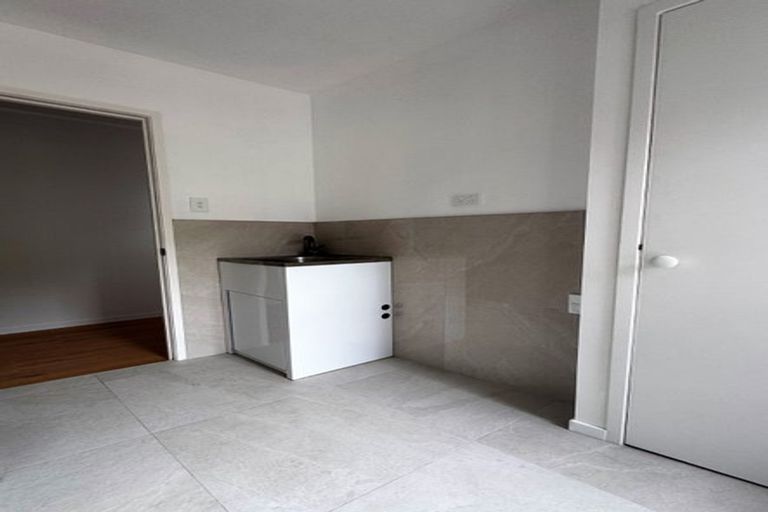 Photo of property in 8 Terrylyn Drive, Hillcrest, Auckland, 0627