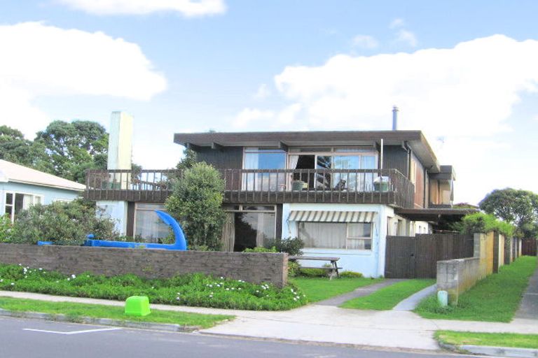 Photo of property in 24 The Esplanade, Eastern Beach, Auckland, 2012