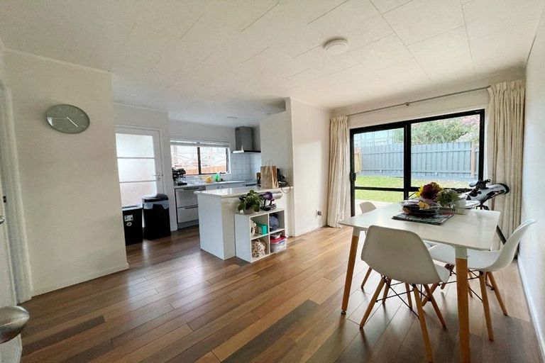 Photo of property in 2/1 Landsdale Place, Massey, Auckland, 0614