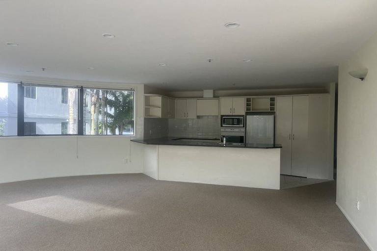 Photo of property in 1d/175 Hurstmere Road, Takapuna, Auckland, 0622