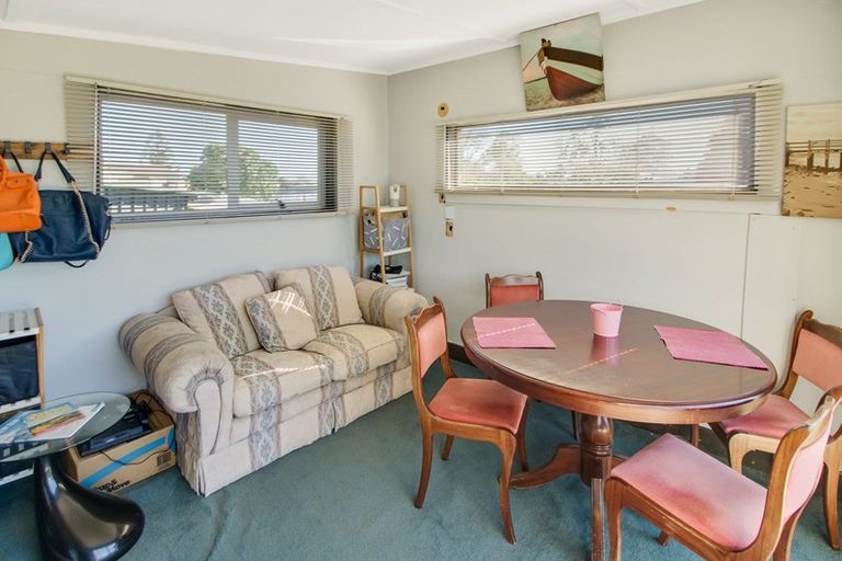 Photo of property in 28 Ngahina Street, Marton, 4710