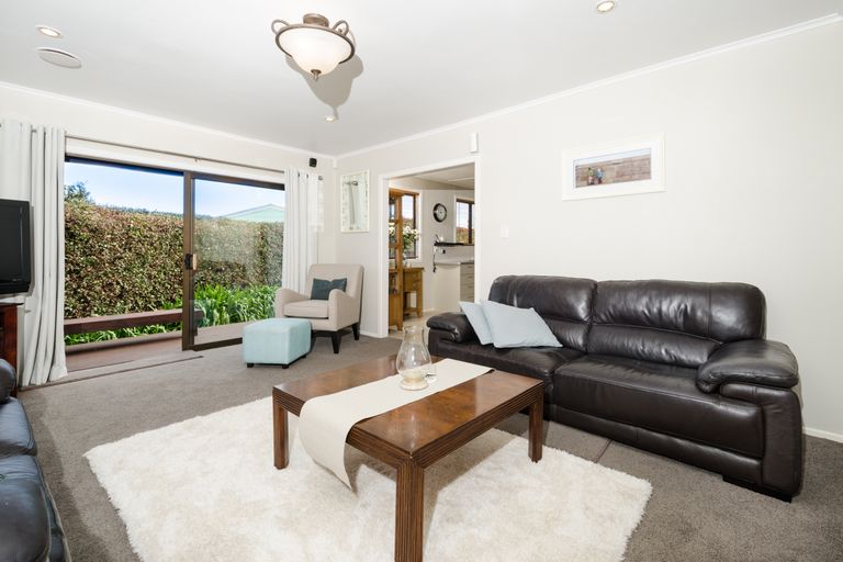 Photo of property in 4 Stafson Lane, Te Atatu Peninsula, Auckland, 0610