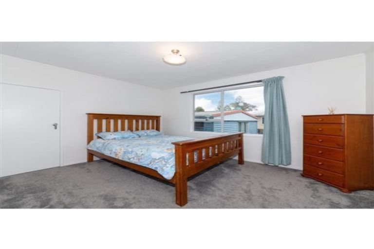 Photo of property in 3 Surman Place, Glen Eden, Auckland, 0602