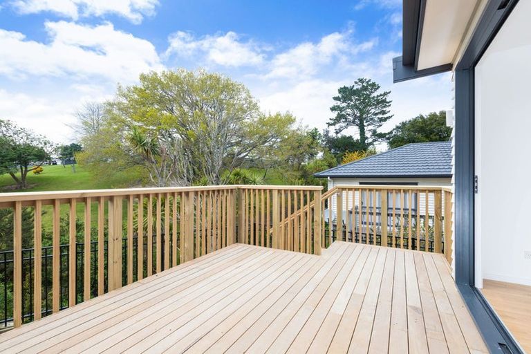 Photo of property in 7 Mokopiko Court, Beach Haven, Auckland, 0626