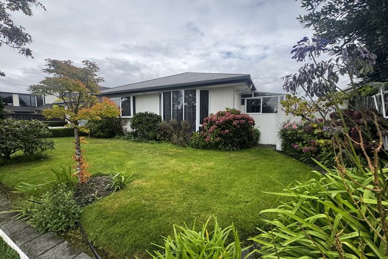 Photo of property in 17 Abingdon Court, Avonhead, Christchurch, 8042