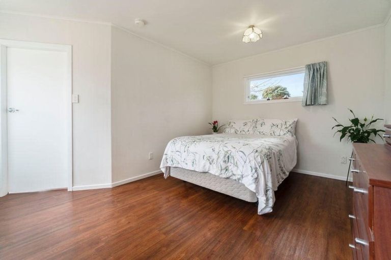 Photo of property in 55 Graham Avenue, Te Atatu Peninsula, Auckland, 0610