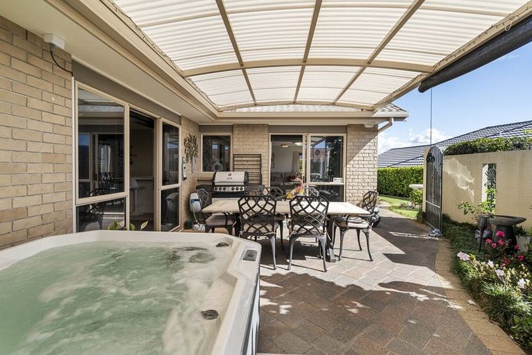 Photo of property in 6 Downing Place, Welcome Bay, Tauranga, 3112