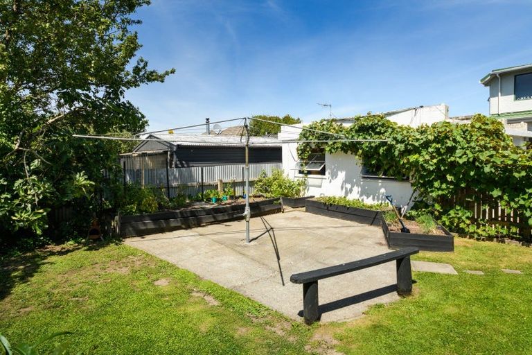 Photo of property in 5 Rangitira Avenue, Palmerston North, 4414