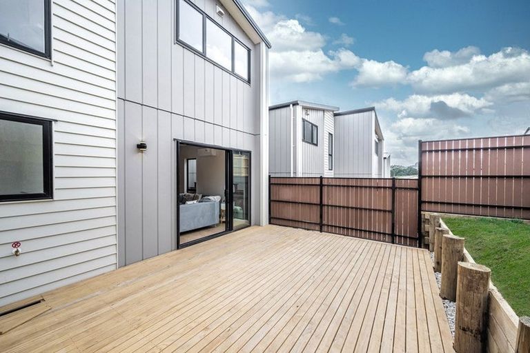 Photo of property in 5a Frontier Lane, Flat Bush, Auckland, 2019