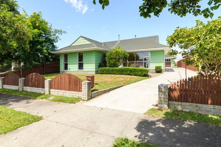 Photo of property in 46 Hillcrest Drive, Kelvin Grove, Palmerston North, 4414