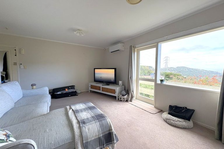 Photo of property in 61 Chartwell Drive, Crofton Downs, Wellington, 6035