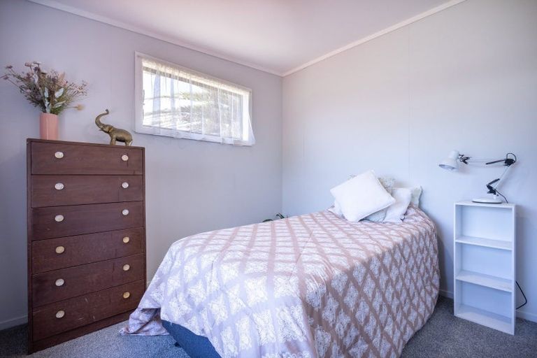 Photo of property in 6 Sea View Road, Baylys Beach, 0377