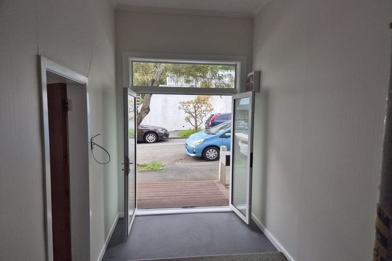 Photo of property in 22 Scarborough Terrace, Mount Victoria, Wellington, 6011