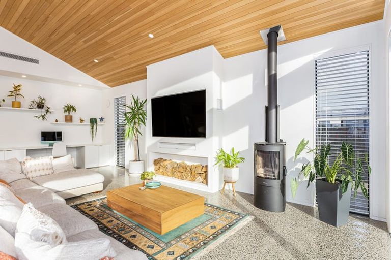 Photo of property in 58 Muri Road, Pukerua Bay, 5026