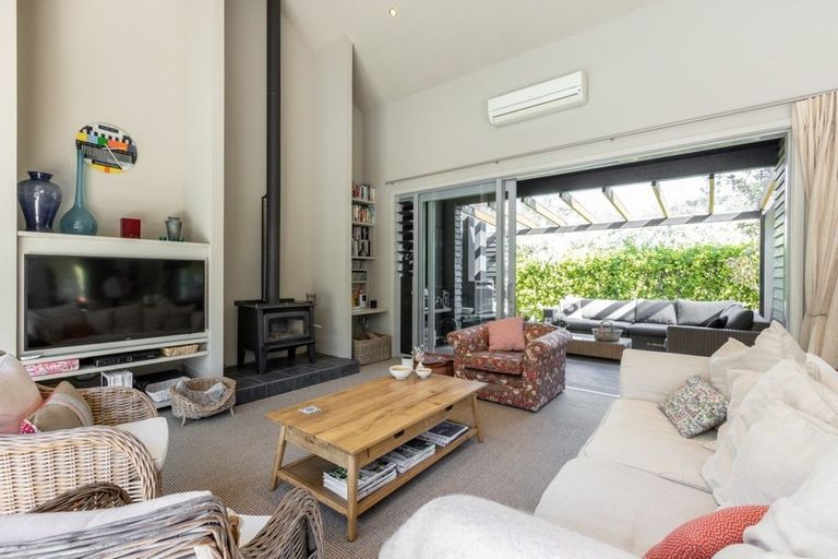 Photo of property in 15 Lakeview Terrace, Taradale, Napier, 4112