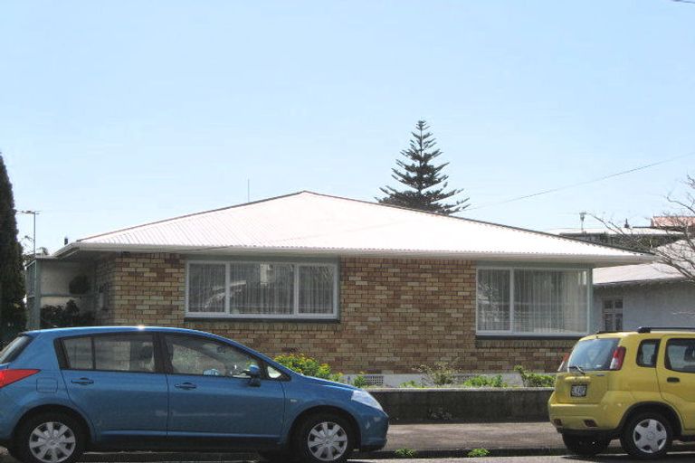 Photo of property in 94 Tukapa Street, Westown, New Plymouth, 4310