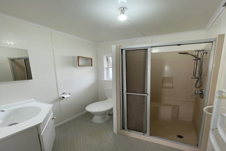 Photo of property in 31 Exmouth Road, Northcote, Auckland, 0627