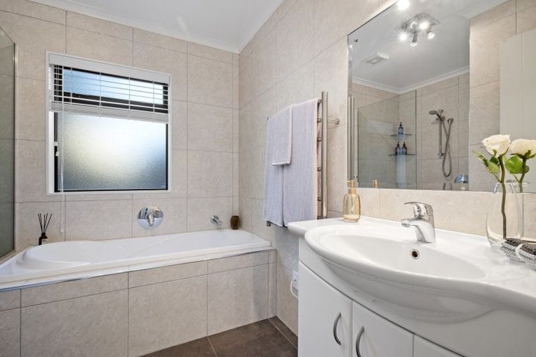 Photo of property in 5 Godwit Place, Waiuku, 2123