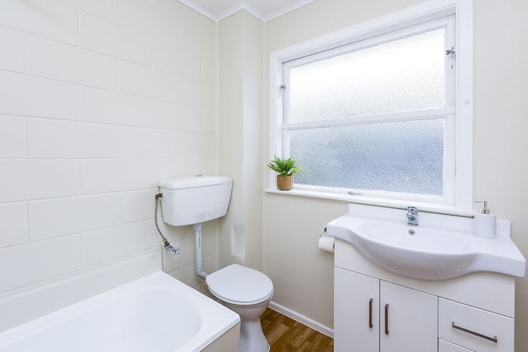 Photo of property in Oberon Flats, 48a Merton Street, Trentham, Upper Hutt, 5018