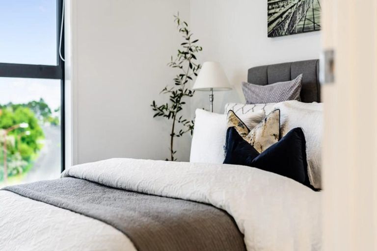 Photo of property in 2/2 Jadewynn Drive, Massey, Auckland, 0614