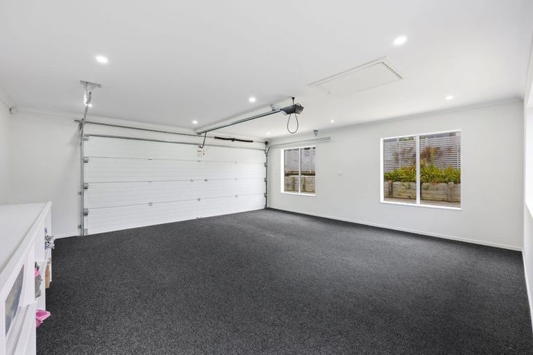Photo of property in 85c Lake Panorama Drive, Henderson Valley, Auckland, 0614