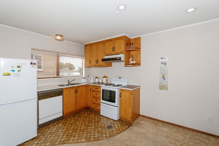 Photo of property in 170 Titirangi Road, New Lynn, Auckland, 0600