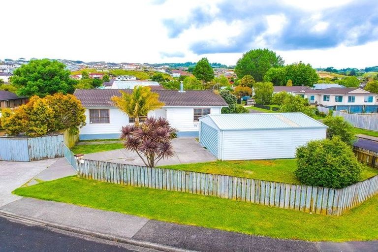 Photo of property in 14 Heathdale Crescent, Papakura, 2110