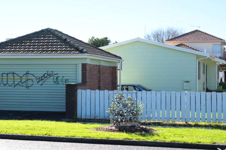 Photo of property in 8 John Street, Mangere East, Auckland, 2024