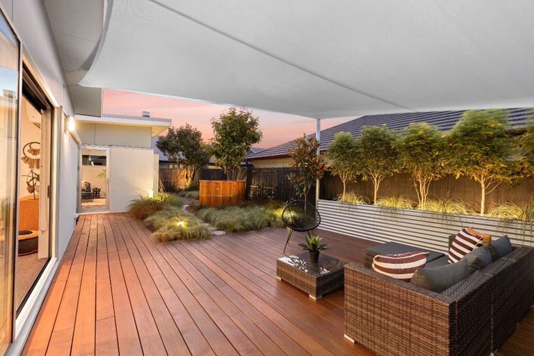 Photo of property in 11 Linkwater Way, Parklands, Christchurch, 8083