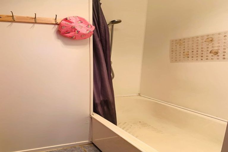 Photo of property in 60 Strid Road, Te Atatu South, Auckland, 0610