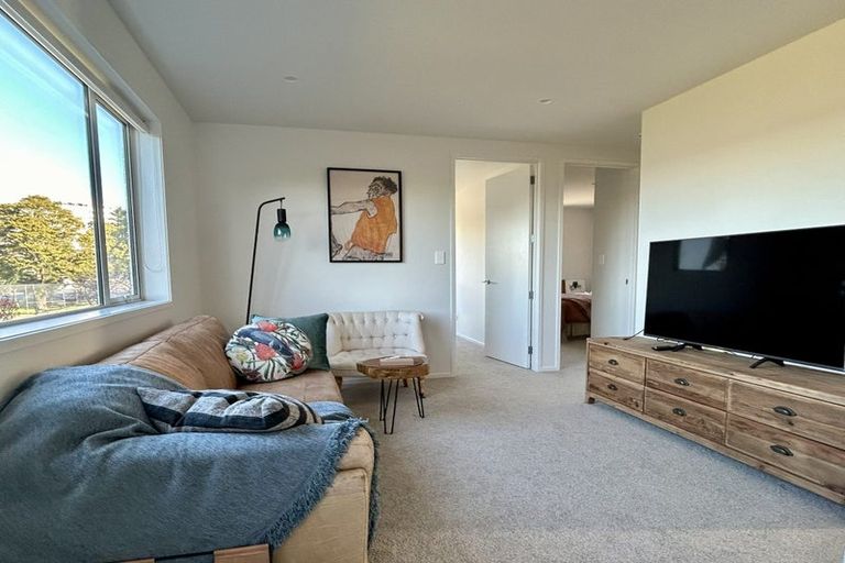 Photo of property in 18 Macbeth Court, Milford, Auckland, 0620
