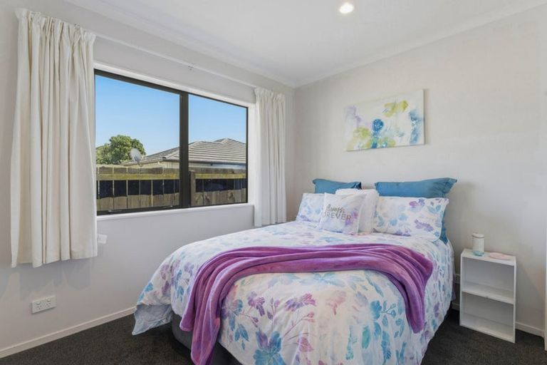 Photo of property in 25a Mcinnes Road, Weymouth, Auckland, 2103