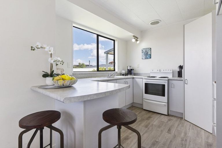 Photo of property in 12 Orewa Heights Crescent, Orewa, 0931
