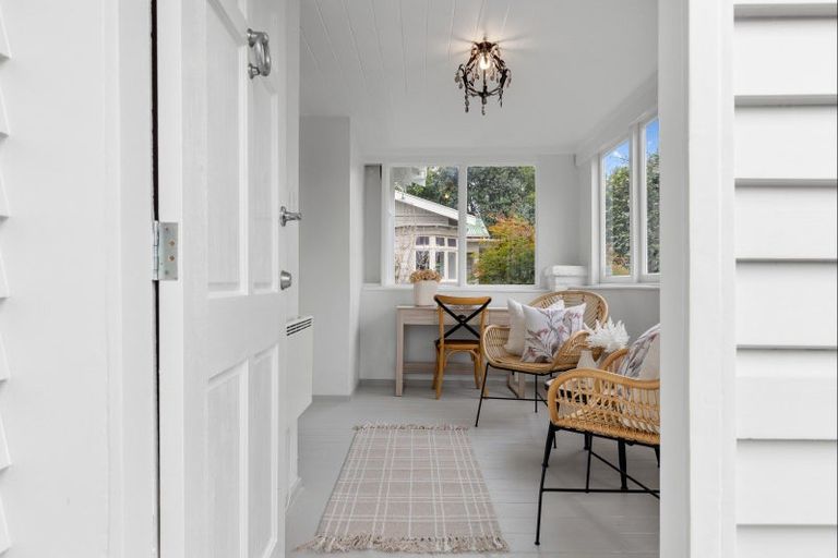 Photo of property in 36 Kingswood Street, Takaro, Palmerston North, 4412