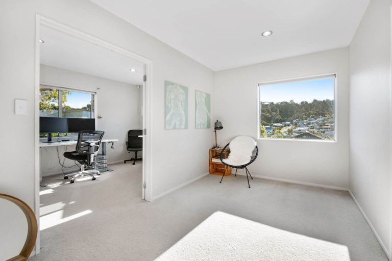 Photo of property in 69 Tamahere Drive, Glenfield, Auckland, 0629