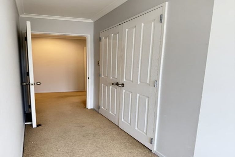 Photo of property in 38 Maypark Crescent, Flat Bush, Auckland, 2016