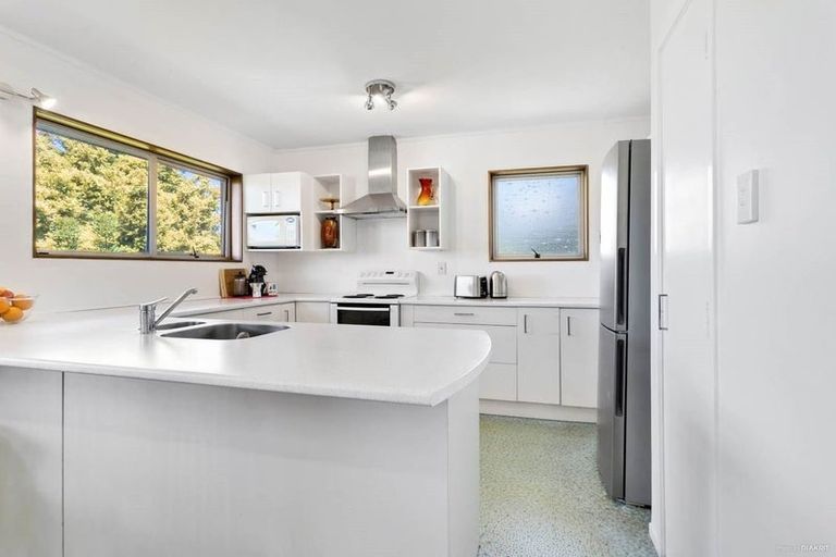 Photo of property in 1/6 Helvetia Drive, Browns Bay, Auckland, 0630